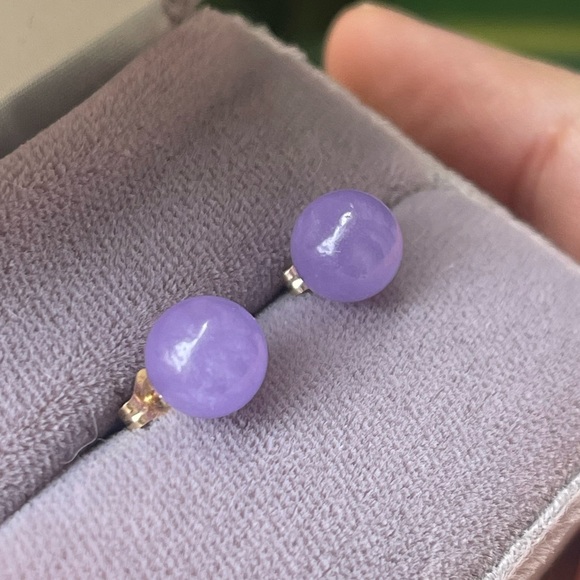 Solid 14K gold lavender jade stud earrings - Picture 2 of 5